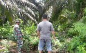 Babinsa Serda Iwan Sahputra Ajak Masyarakat Tinggalkan Praktik Bakar Lahan