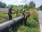 Koramil 01/Dumai Bersama Security PHR Cek Jalur Pipa, Sosialisasikan Larangan Beraktivitas di Area Pipa
