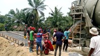 TNI dan Warga Gotong Royong Bangun Jembatan Armco di Lubuk Gaung, 850 Warga Jadi Penerima Manfaat