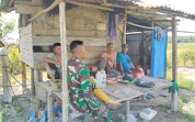 Melalui Komsos, Babinsa Koramil 03 Sungai Sembilan Perkuat Kemanunggalan TNI dan Rakyat