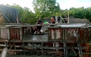 Semangat Gotong Royong Tak Padam, TNI dan Warga Kebut Pembangunan Jembatan Garuda