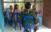 Babinsa Serka Jainal Arifin Ajak Warga Lubuk Gaung Jaga Keamanan Melalui Komsos