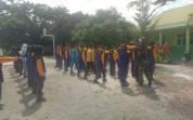 TNI Hadir di MPLS, Babinsa Koramil 02/Bukit Kapur Bentuk Karakter Disiplin Siswa SMKN 6 Dumai