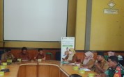 Pastikan Tertib dan Kondusif, Babinsa Rimba Sekampung Hadiri Rapat Pengosongan Pasar Buah Pulau Payung