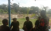Melalui Komsos, Babinsa Koramil 02 Bukit Kapur Tingkatkan Sinergi dengan Tokoh Masyarakat