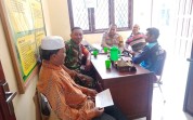 Babinsa Koramil 02 Komsos Bersama Tokoh Masyarakat Kelurahan Mundam