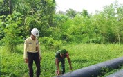 Pastikan Keamanan Aset Migas, Babinsa Koramil 01/Dumai Patroli Jalur Pipa PHR