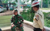 Babinsa Koramil 01 Dumai Patroli Jalur Pipa Gas, Antisipasi Gangguan Keamanan
