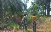 Patroli Karhutla di Bukit Nenas, Babinsa Ajak Masyarakat Tidak Membakar Lahan