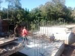 Kodim 0320/Dumai Komitmen Dukung Infrastruktur Desa, Babinsa Dampingi Pembangunan Jembatan Beton
