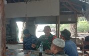 Sertu Ramli Turun ke Lahan, Beri Semangat Petani di Medang Kampai