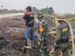 Karhutla 5 Hektare Terbakar di Batu Teritip, Kodim Dumai Lakukan Pemadaman dan Pendinginan