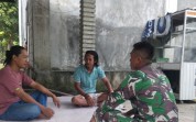 Perkuat Kemanunggalan TNI-Rakyat, Babinsa Koramil 03/Sungai Sembilan Gencarkan Komsos dengan Warga