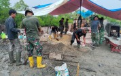 TNI Bersama Warga Bangun Jembatan Gantung Garuda, Harapan Baru 79 KK di Sungai Sembilan