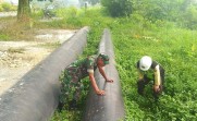 Pastikan Jalur Pipa Aman, Babinsa Koramil 01/Dumai dan Security PHR Gelar Patroli