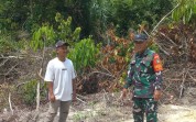 Kodim 0320/Dumai Intensifkan Patroli Karhutla di Bukit Nenas, Warga Diajak Tingkatkan Kewaspadaan
