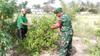 Babinsa Koramil 01/Dumai Sisir Wilayah Binaan, Antisipasi Karhutla Sejak Dini