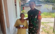 Babinsa Koramil 02/Bukit Kapur Bagikan Santunan Kodim 0320/Dumai untuk Anak Yatim dan Dhuafa