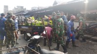 Semarak HUT Kodam XIX/TT, Dandim Herman Santoso Pimpin Karya Bakti di Pasar Bunda Sri Mersing