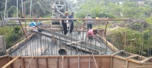 Kodim 0320/Dumai Bersama Warga Lanjutkan Pembangunan Jembatan Beton di Lubuk Gaung