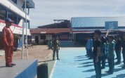 Babinsa Koramil 01/Dumai Gembleng Paskibraka SMK Erna, Tekankan Disiplin dan Kekompakan