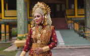 Busana Adat Melayu Riau Sabet Juara I Fashion Show HUT ke-65 IKWI Nasional