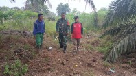 Kodim 0320/Dumai Perkuat Pencegahan Karhutla, Babinsa Imbau Warga Tak Bakar Lahan