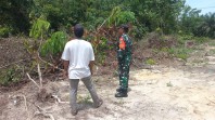 Koramil 02/Bukit Kapur Gencarkan Patroli dan Edukasi Pencegahan Karhutla
