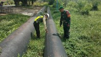 Amankan Objek Vital, Babinsa Koramil 01/Dumai dan Security PHR Patroli Jalur Pipa