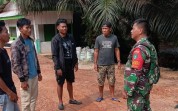 Babinsa Turun Langsung Pantau Wilayah Rawan Karhutla di Medang Kampai