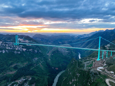 First summer vacation season after the opening of the world's highest bridge