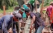 Koramil 03/Sungai Sembilan Lanjutkan Pembangunan Jembatan Beton Tahap VII di Lubuk Gaung