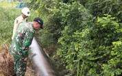 Cegah Gangguan Objek Vital, Babinsa Kodim 0320/Dumai Sisir Jalur Pipa PHR