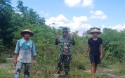 Patroli Karhutla Digencarkan, Babinsa Ingatkan Warga Bahaya Pembakaran Lahan