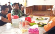 Babinsa Koramil 03 Sungai Sembilan Pererat Silaturahmi Lewat Komsos Bersama Warga