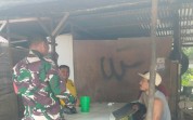 Patroli Jalur Pipa PHR di Dumai, Babinsa Sosialisasikan Larangan Berjualan di Area Pipa