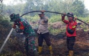 Kodim 0320 Dumai Terjun Langsung Lakukan Pemadaman dan Pendinginan Karhutla