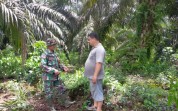 Patroli Karhutla di Bangsal Aceh, Babinsa Ajak Warga Tidak Membakar Lahan