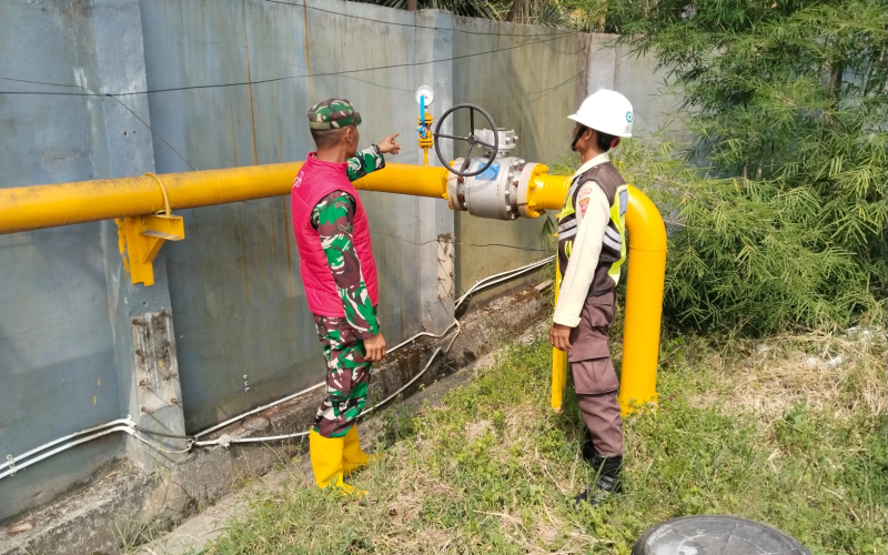 Babinsa Serda Erwan Patroli Keamanan di Area Off Take Station PT. IVO MAS