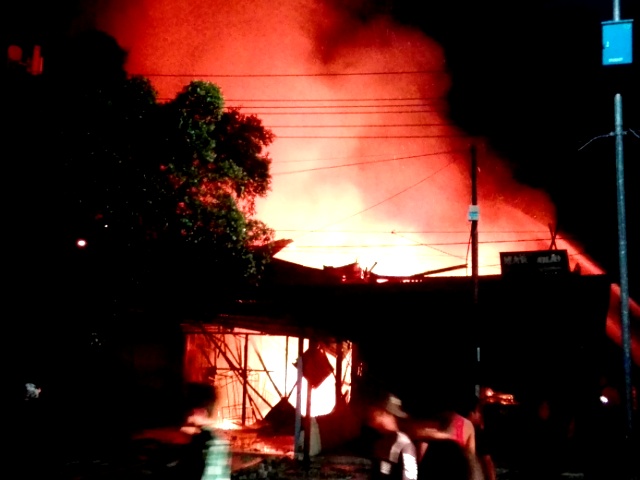 Dumai, Telah Terjadi Kebakaran Disamping SPBU Sudirman Hanguskan 4 Unit Ruko