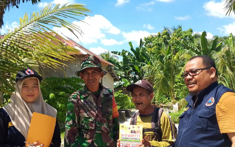 Bersama BPBD, Babinsa Bukit Batrem Sosialisasi Bahaya Karhutla