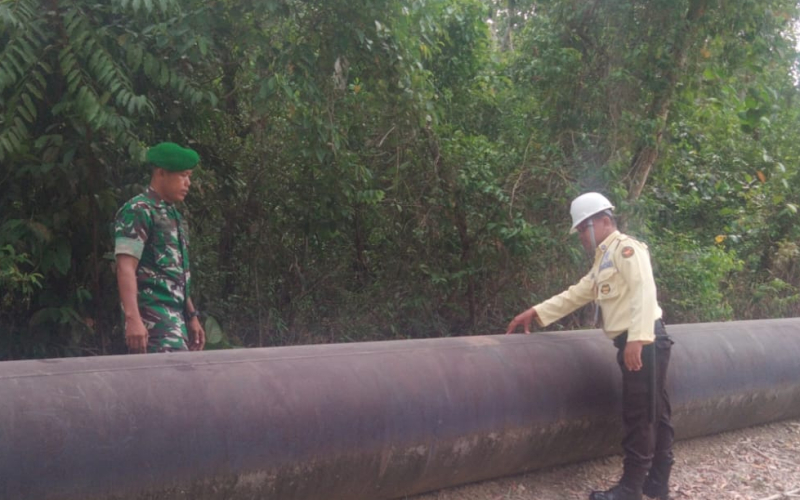 Jamin Keamanan Aset Negara, Babinsa Dumai Perketat Patroli Jalur Pipa PHR