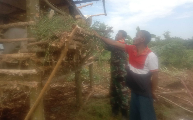 Babinsa Buluh Kasap Sosialisasi Pencegahan PMK di RT 05