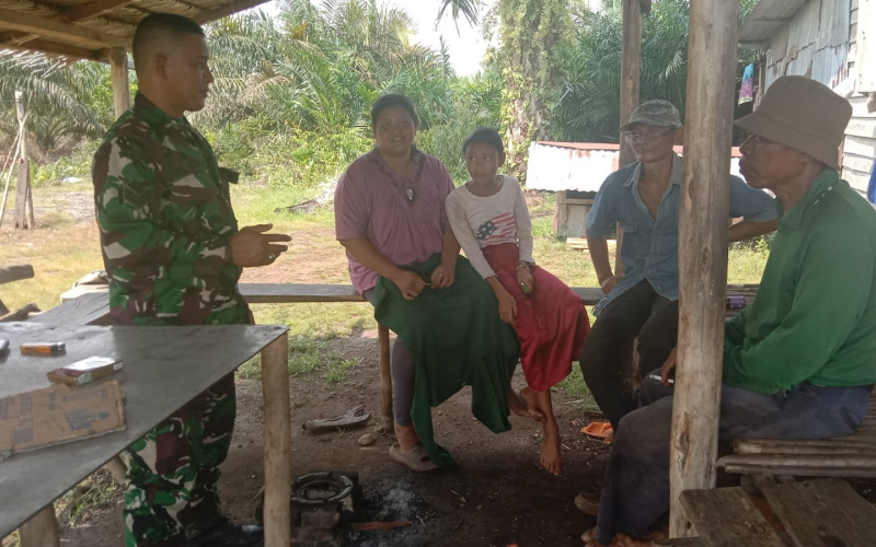 Sertu Jainal Arifin Bincang Terkait Kolaborasi Keamanan dengan Warga