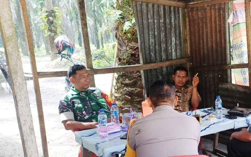 Dekat dengan Warga, Babinsa Gurun Panjang Bangun Komunikasi Lewat Komsos