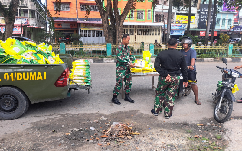 Kodim 0320 Dumai dan Bulog Gelar Gerakan Pangan Murah untuk Ringankan Beban Warga