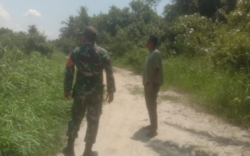 Babinsa Serka Afnal Alieu Permana Patroli Karhutla