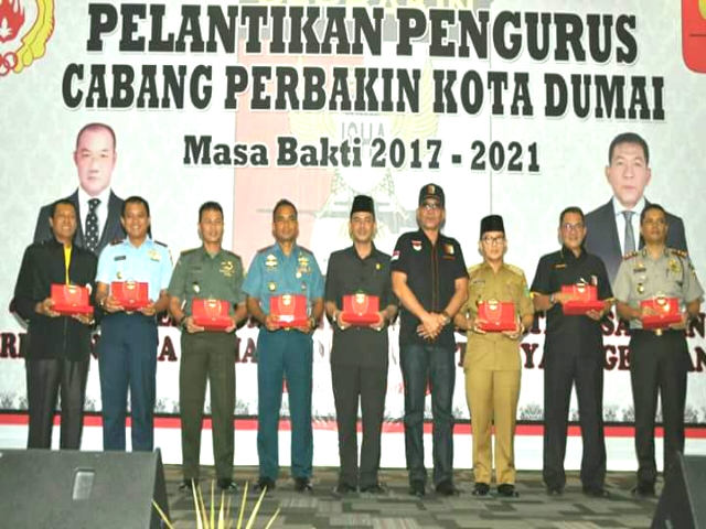 Wakil Sekretaris Umum Perbakin Riau, Rufdi Makhruf melantik Para Pengurus Perbakin Dumai Periode 2017-2021