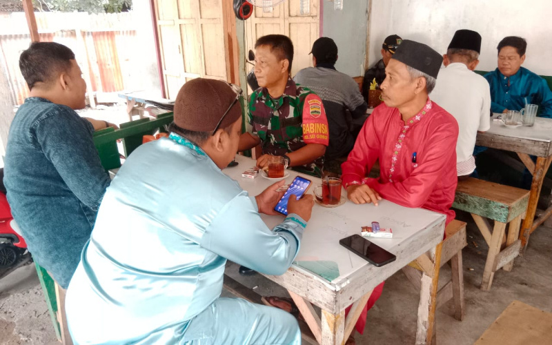 Babinsa Koramil 03 Jalin Silaturahmi dengan Tokoh Masyarakat