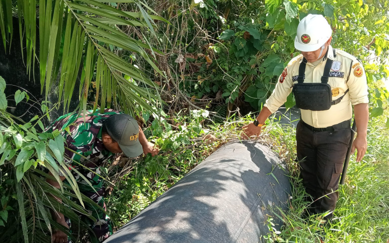 Koramil 01 Dumai Patroli di Sekitaran Pipa Minyak PHR